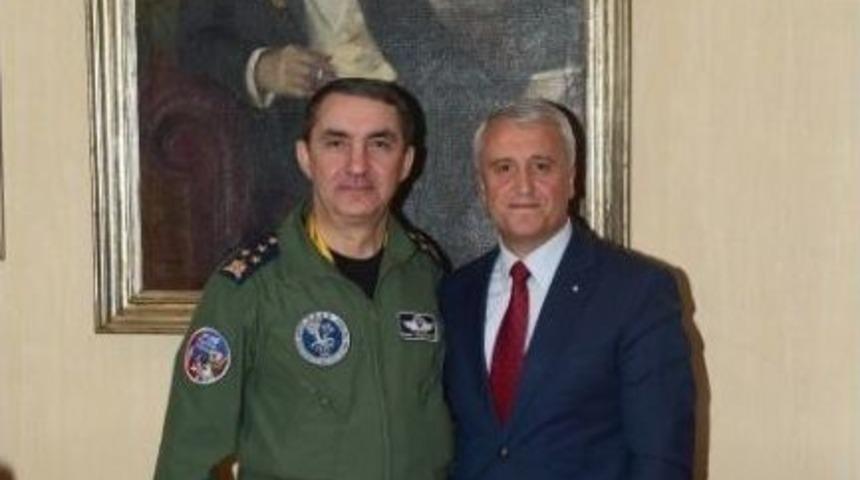 Orgeneral K&uuml;&ccedil;&uuml;kaky&uuml;z&rsquo;den, Rekt&ouml;r G&uuml;ndoğan&rsquo;a Nezaket Ziyareti