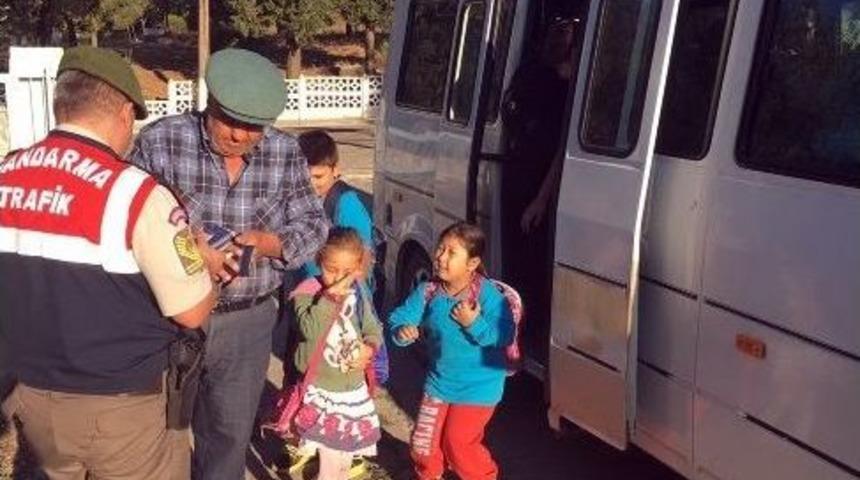 Jandarmadan &Ouml;ğrenci Servislerine Denetim
