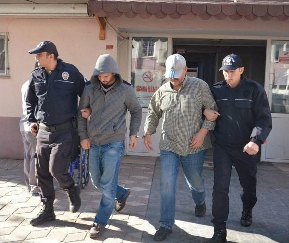 Manisa&rsquo;da 25 Polis Adliyeye Sevk Edildi