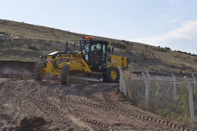 Tepebaşı Belediyesi Fen İşleri Ekipleri Çukurhisar’da