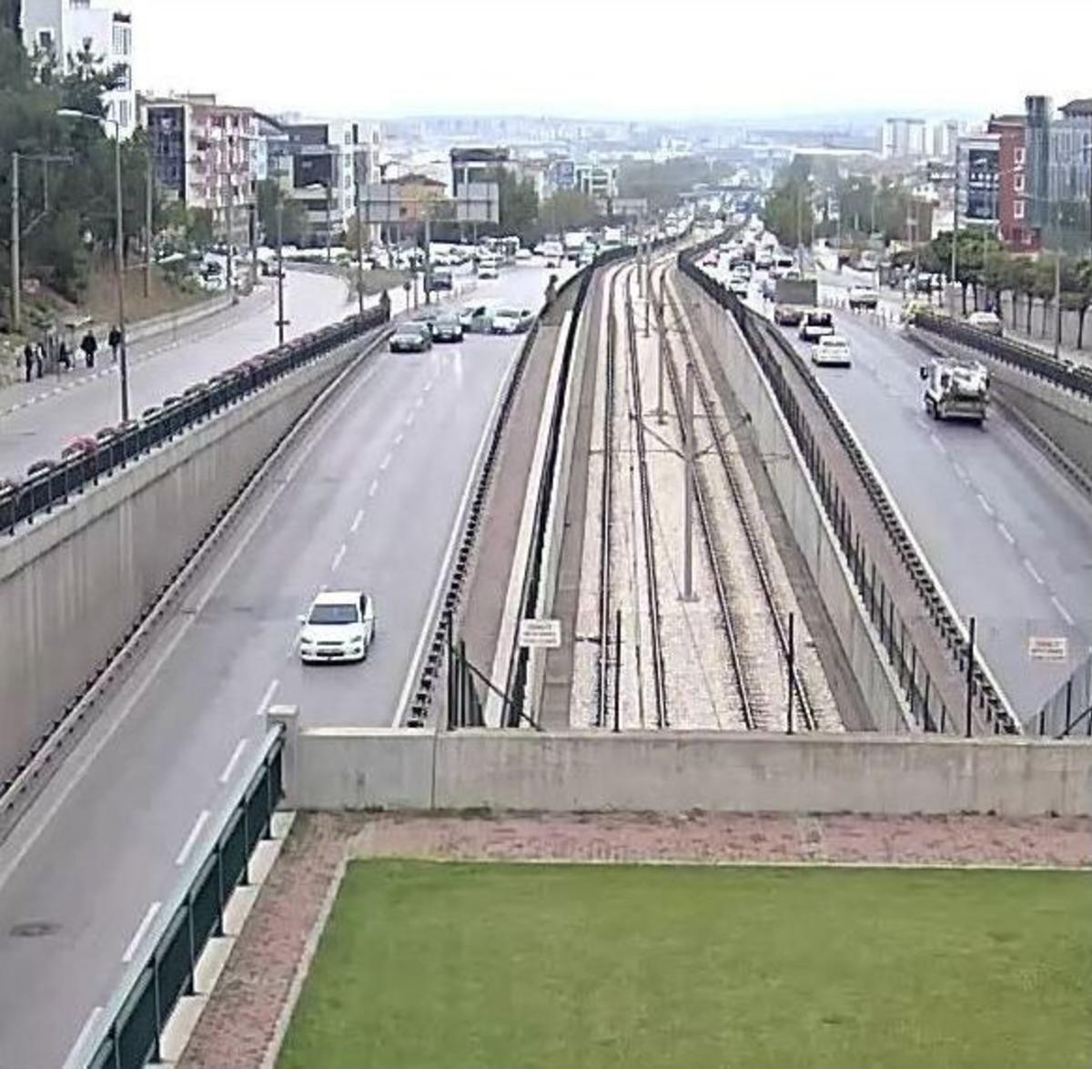 Bursa&rsquo;da 9 Aracın Birbirine Girdiği Kaza Kameraya B&ouml;yle Yansıdı