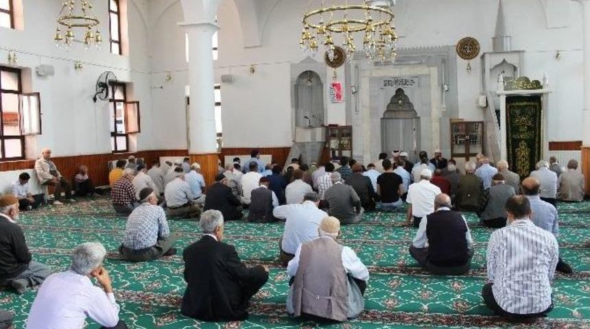 Vefat Eden Din G&ouml;revlileri İ&ccedil;in Mevlit Okutuldu