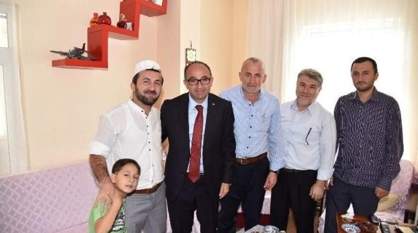 Başkan &Uuml;z&uuml;lmez Hasta Ve Hacı Hemşehrilerini Ziyaret Etmeye Devam Ediyor