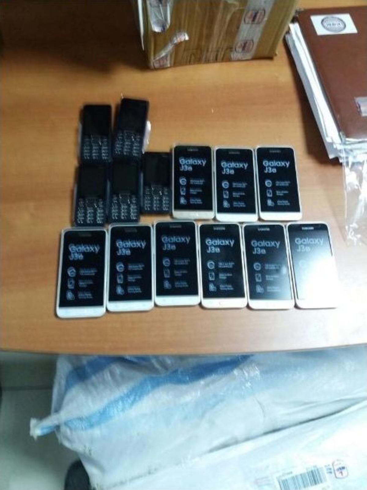 Van&rsquo;da Ka&ccedil;ak Sigara Ve Cep Telefonu Operasyonu