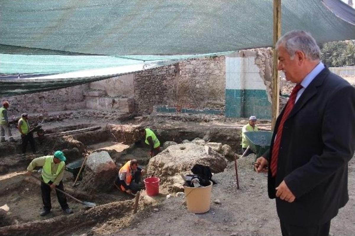 K&uuml;tahya&rsquo;daki Kazılarda Germiyanoğulları D&ouml;nemine Hamam Ve Mescit Bulundu