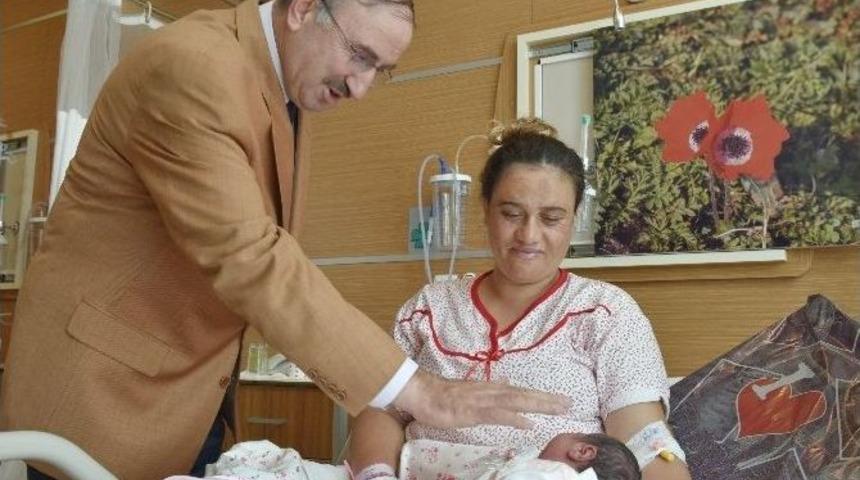 Kurtulan&rsquo;dan Annelere Bebek Hediyesi