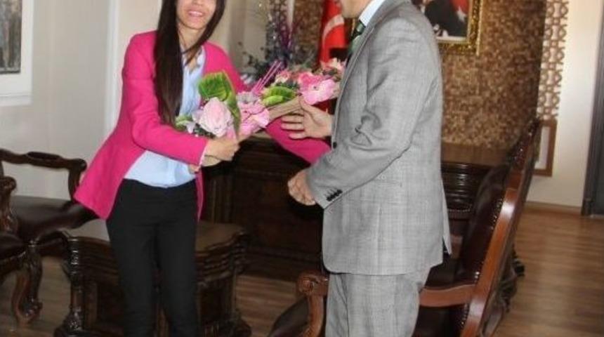 Kaymakam &Ouml;zt&uuml;rk Aday &Ouml;ğretmenleri Kabul Etti