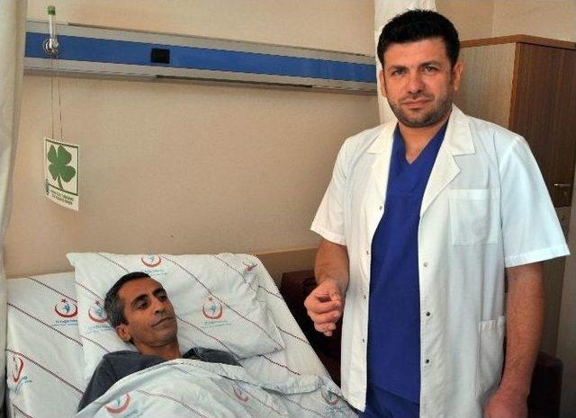 Karın Ağrısı İle Gittiği Hastanede Bağırsağında 2 Tane 10 Santimetre Tel &Ccedil;ıktı 2