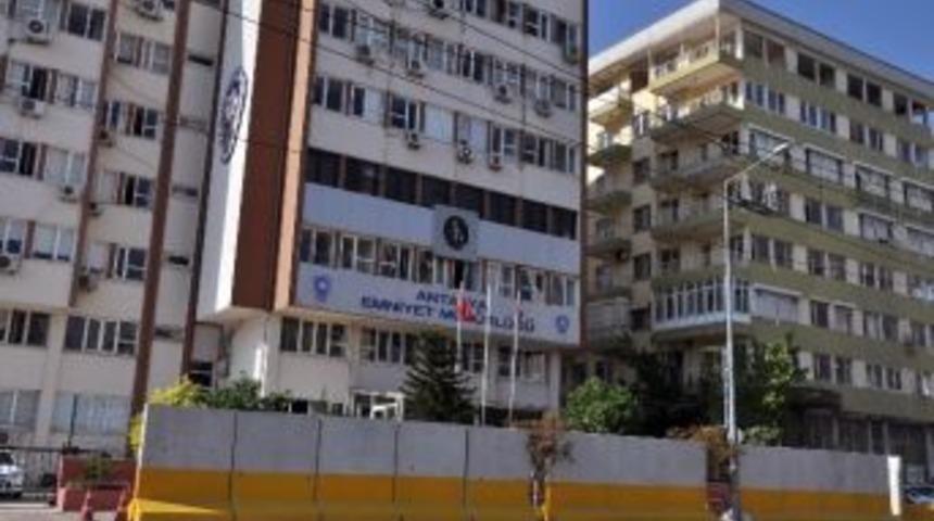 Antalya Emniyet M&uuml;d&uuml;rl&uuml;ğ&uuml;&rsquo;ne Bariyerli &Ouml;nlem
