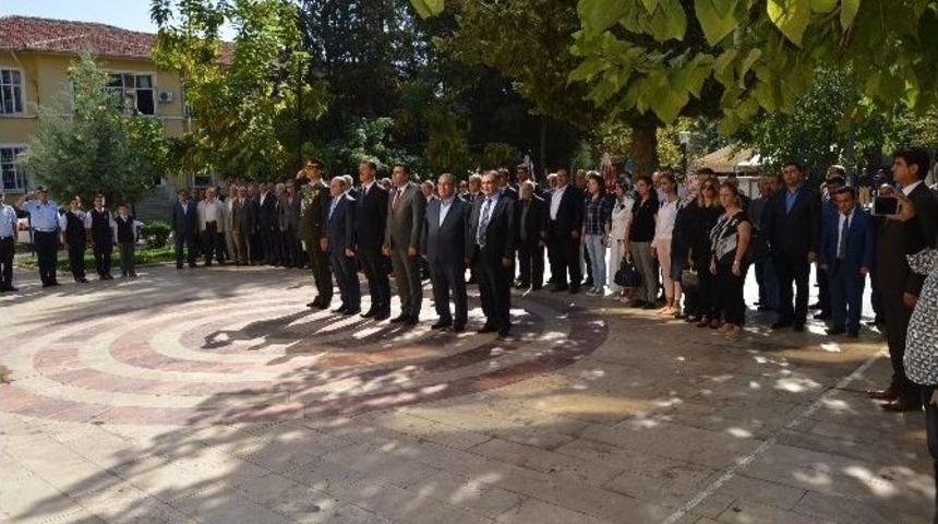 Besni Eğitim Bayramı D&uuml;zenlenen T&ouml;ren İle Kutlandı