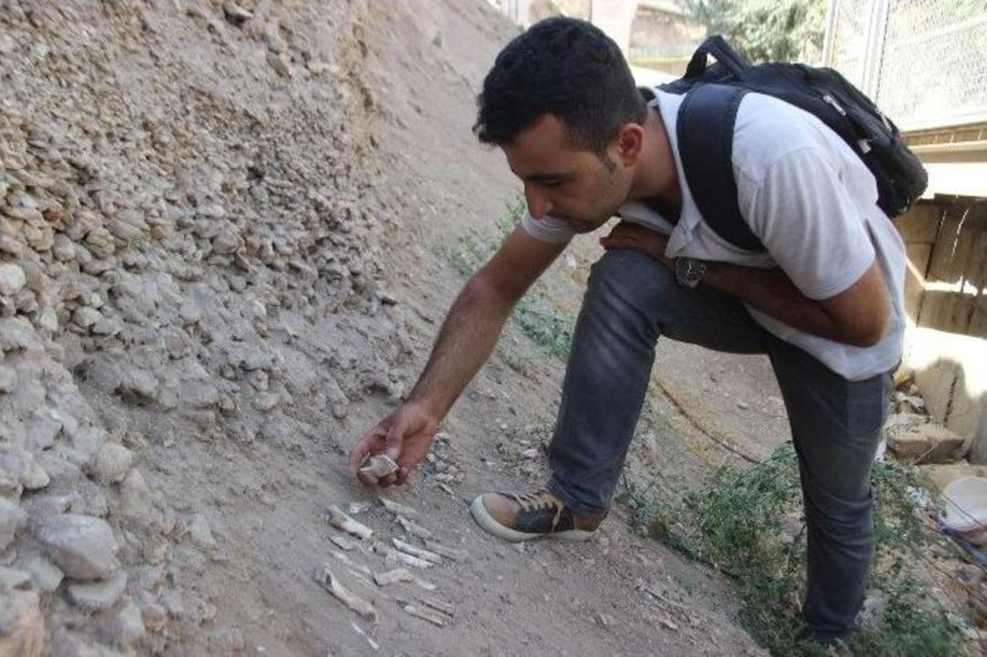 Toprak Kayması Sonrası Ortaya &Ccedil;ıkan Kemikler Merak Konusu Oldu