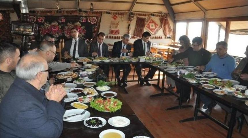 Vali Doğan, Basınla Kars Kalesi&rsquo;nde Buluştu