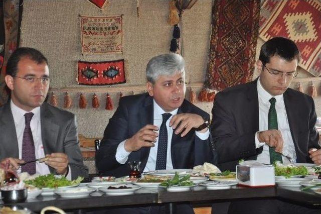 Vali Doğan, Basınla Kars Kalesi&rsquo;nde Buluştu 1