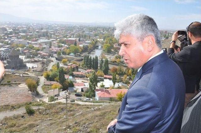 Vali Doğan, Basınla Kars Kalesi&rsquo;nde Buluştu 2