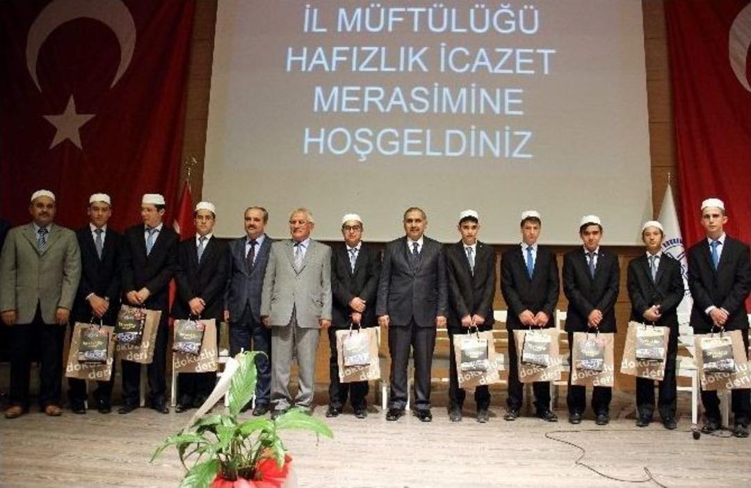 Aydın&rsquo;ın Kur&rsquo;an B&uuml;lb&uuml;lleri Hafızlık İcazetlerini Aldı