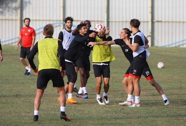 Manisaspor’da Karafırtınalar İlk Antrenmanına Çıktı