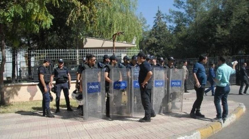 Dbp Eş Genel Başkanı Kamuran Y&uuml;ksek&rsquo;e Tahliye Kararı &Ccedil;ıktı