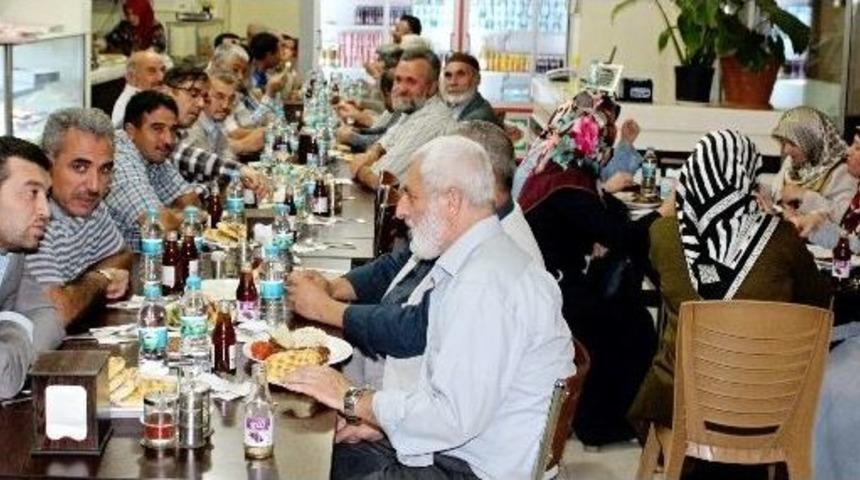 Din G&ouml;revlileri Onuruna Yemek