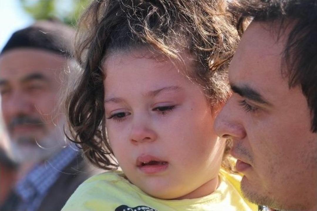 Minik Z&uuml;beyde&rsquo;den Şehit Babaya G&ouml;z&uuml;yaşlı Veda