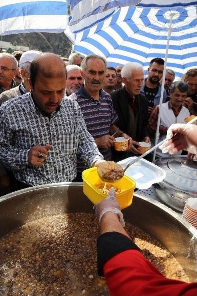 Gümüşhane’de 2 Bin Kişiye Aşure Dağıtıldı