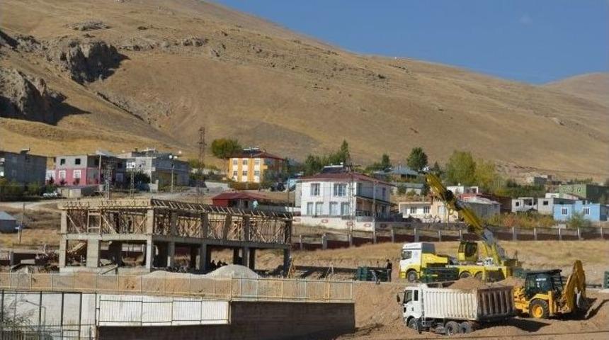 Adilcevaz&rsquo;da Spor Kompleksi &Ccedil;alışmaları Başladı