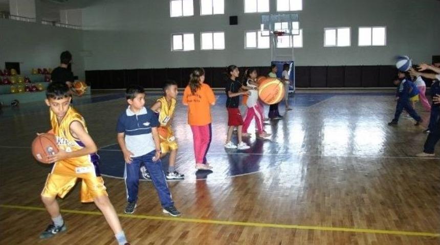 Melikgazi&rsquo;ye 10 Adet Basketbol Sahası