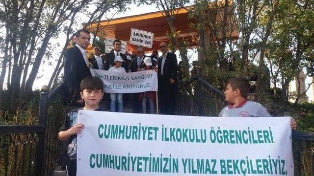 Ankaralı Öğrenciler Demokrasi Şehitlerini Andı