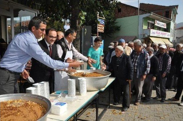 Pınarbaşı’nda Aşure Dağıtıldı