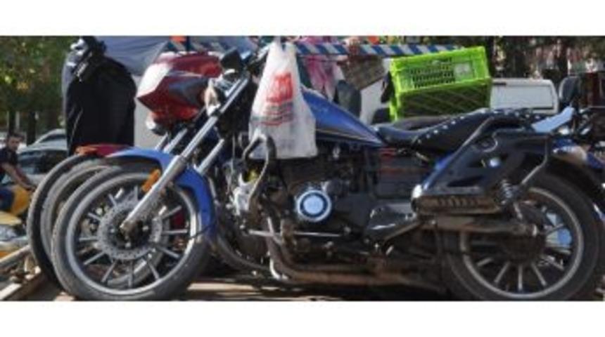 Erbaa Polisi Plakasız Motosikletleri Topladı