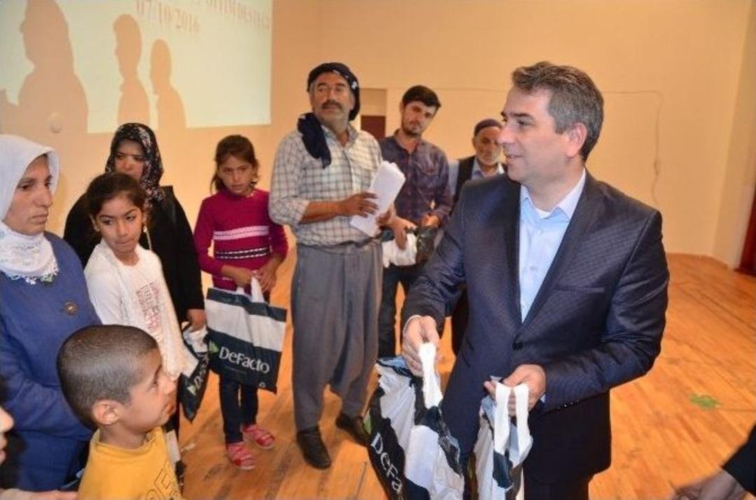 Siverek&rsquo;te 300 &Ccedil;ocuğa Elbise Yardımı Yapıldı