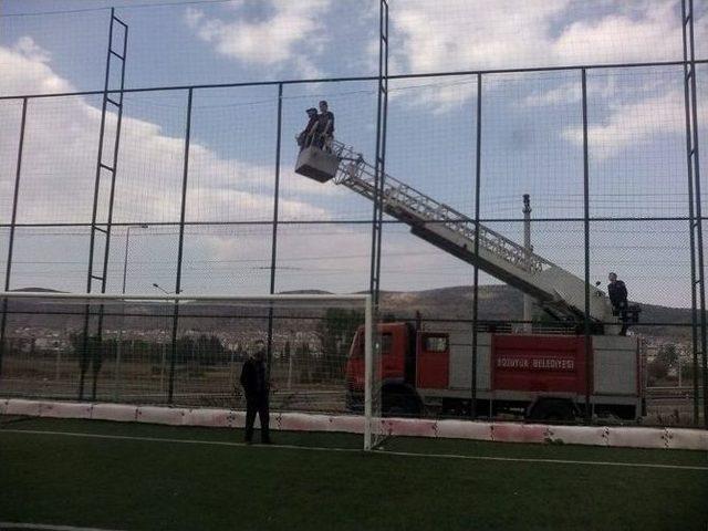 Bozüyük’te Sentetik Sahanın Eksikleri Giderildi