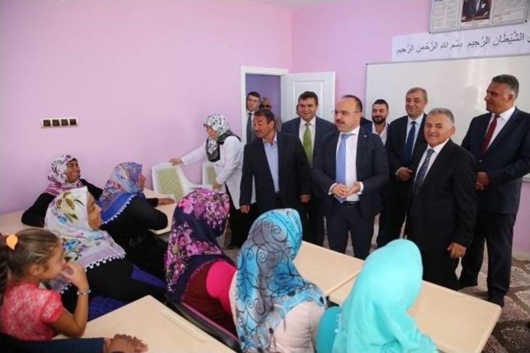 Başkan B&uuml;y&uuml;kkılı&ccedil; Mimarsinan Bah&ccedil;elievler Mahalle Halkı İle Buluştu