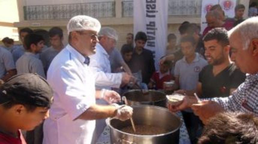 Kilis Anadolu Erkek İmam Hatip Lisesinden Aşure İkramı