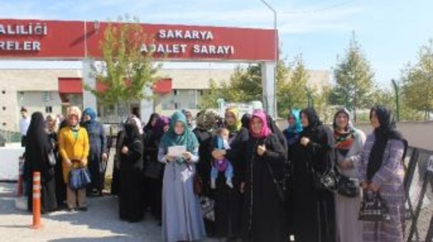 Arifiyeli Kadınlar Hem M&uuml;d&uuml;r&uuml;n&uuml;n G&ouml;revden Alınmasını İstedi