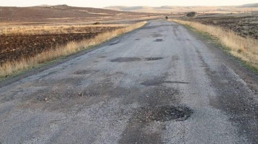 Yozgat&rsquo;ta Bozuk K&ouml;y Yolları S&uuml;r&uuml;c&uuml;lerin Tepkisini &Ccedil;ekiyor