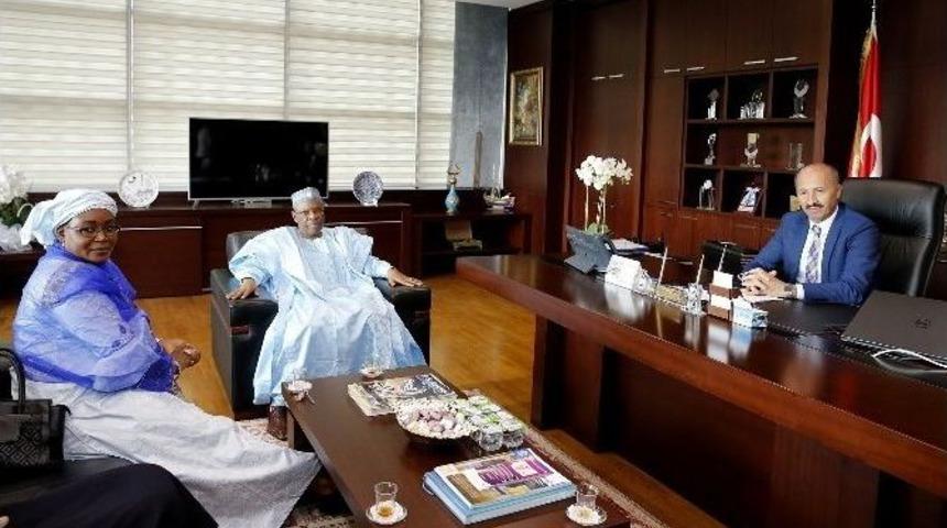 Nijer B&uuml;y&uuml;kel&ccedil;isi&rsquo;nden Başkan Altunay&rsquo;a Ziyaret