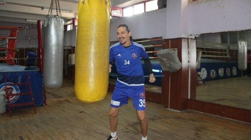 Karab&uuml;kspor&rsquo;da Kalecilere Boks Eğitimi