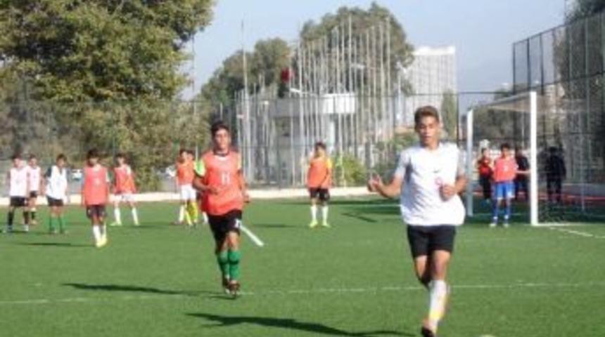 Gen&ccedil; Sporcular Milli Takım İ&ccedil;in Yarışıyor