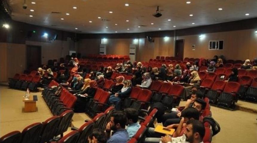 M&uuml;ft&uuml; Kulaz, &Uuml;niversite &Ouml;ğrencileri İle Konferansta Buluştu