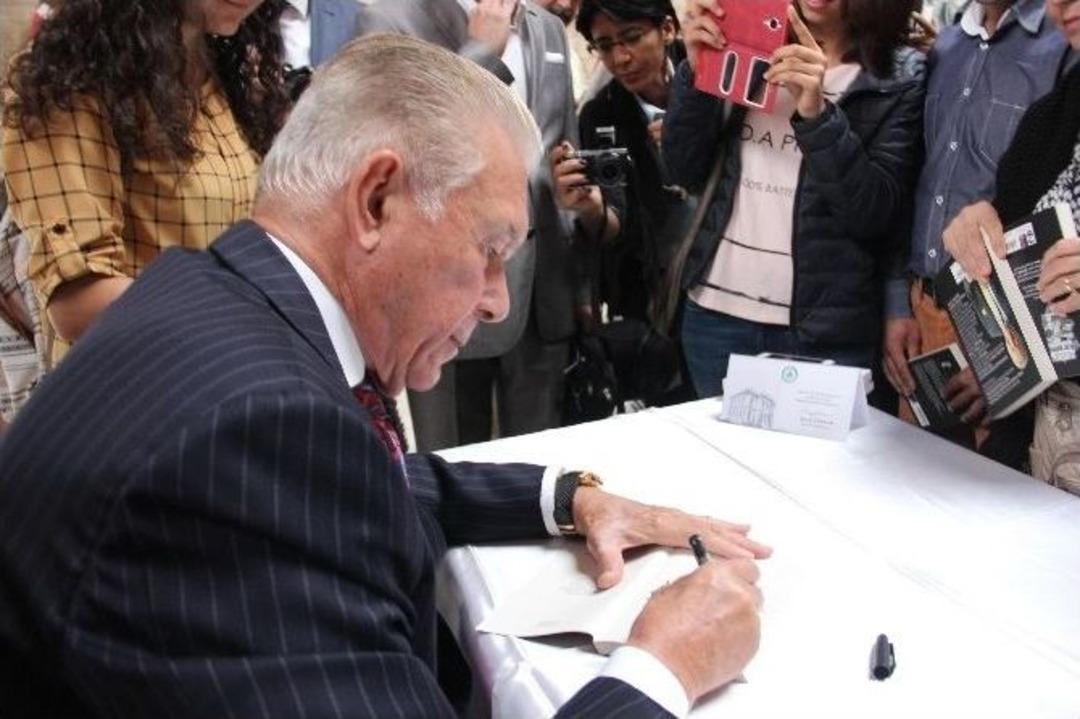 Uğur D&uuml;ndar Edirne&rsquo;de Kitap Fuarı&rsquo;nın Onur Konuğu Oldu