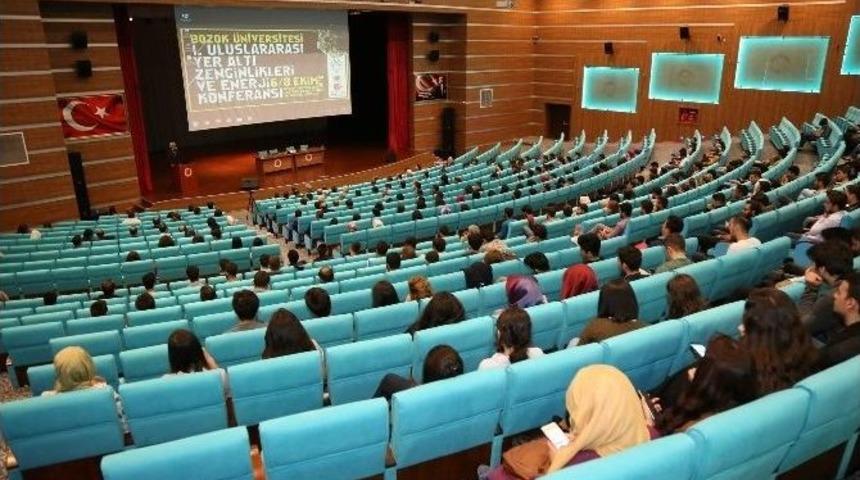 &rsquo;1. Uluslararası Yer Altı Zenginlikleri Ve Enerji Konferansı&rsquo; S&uuml;r&uuml;yor