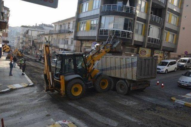 Başkan Yardımcısı Direk,’’asfaltlama Çalışmalarımız Sürecek’’