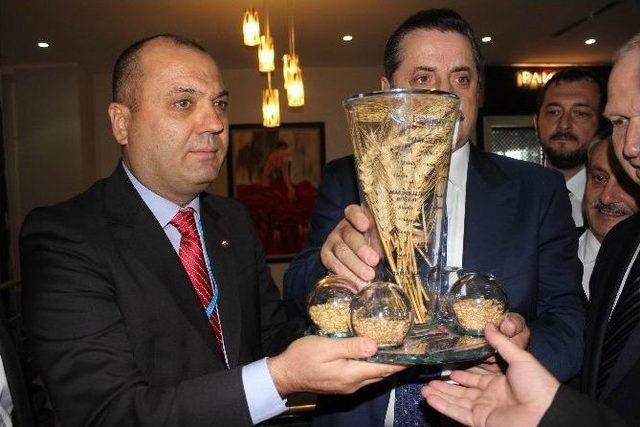 Bakan &Ccedil;elik&rsquo;ten Yabancı Rakiplerini Sollayan Yerli Tohum Rumeli&rsquo;nin Sahibine Tebrik 1