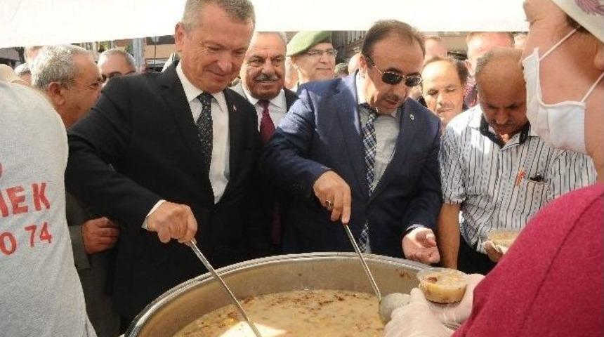 &Ccedil;aycuma&rsquo;da Vatandaşlara Aşure Dağıtıldı