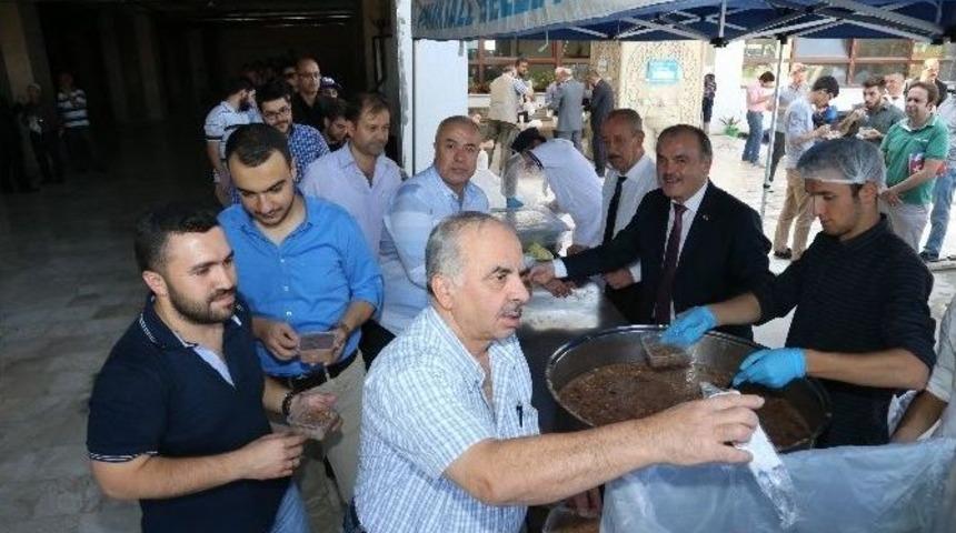 Pamukkale Belediyesi&rsquo;nden 2 Bin Kişilik Aşure Dağıtımı