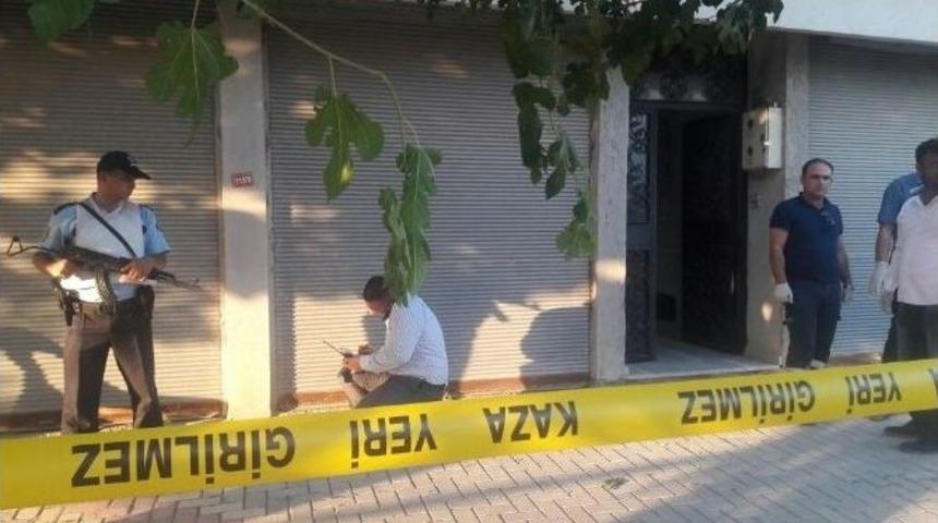 Ali Dengesi Yerinde Olmayan Şahıs Annesini &Ouml;ld&uuml;rd&uuml;