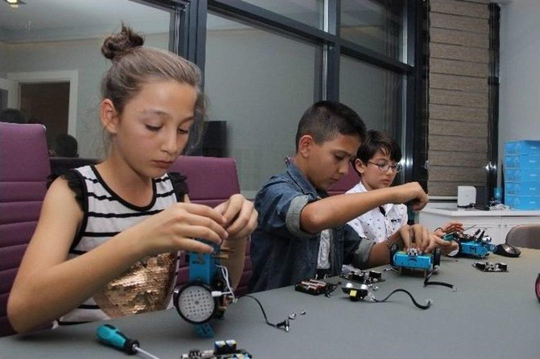 (&ouml;zel Haber) Geleceğin M&uuml;hendislerini Bu &Ccedil;ift Hazırlıyor