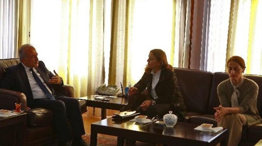 Kadem Genel Başkanı Do&ccedil;. Dr. E. Sare Aydın Yılmaz, Rekt&ouml;r &Ccedil;omaklı&rsquo;yı Ziyaret Etti