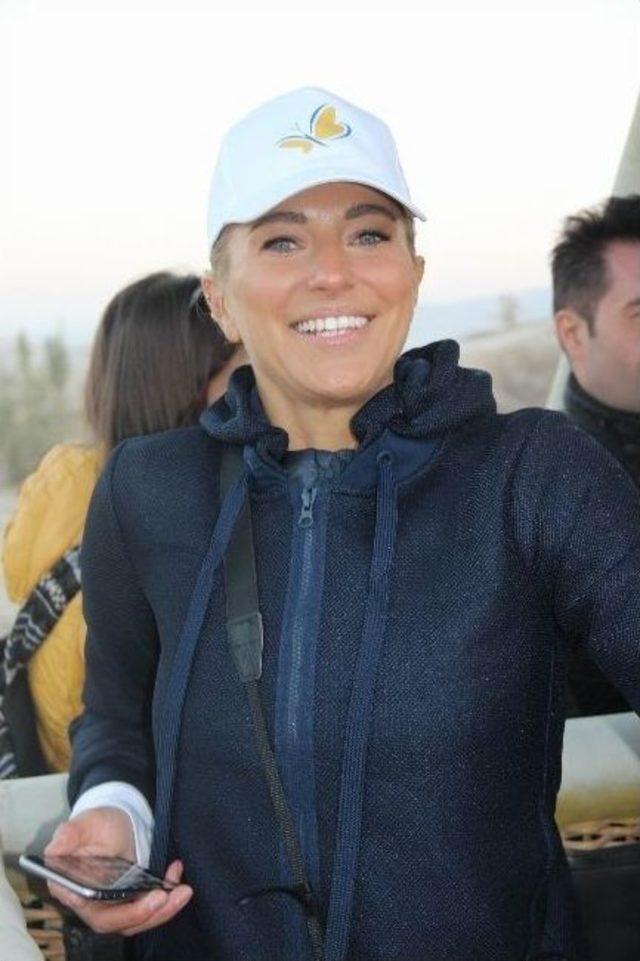 Ünlü Sunucu Burcu Esmersoy, Kapadokya’da Balon Keyfi Yaptı 2