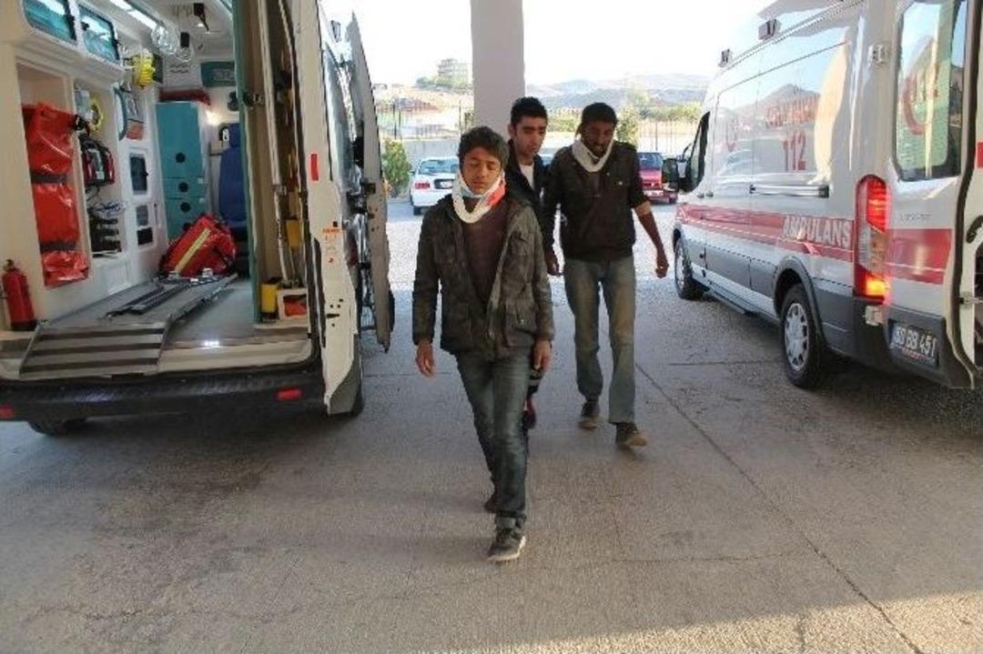 Tarım İş&ccedil;ilerini Taşıyan Minib&uuml;s Takla Attı: 13 Yaralı